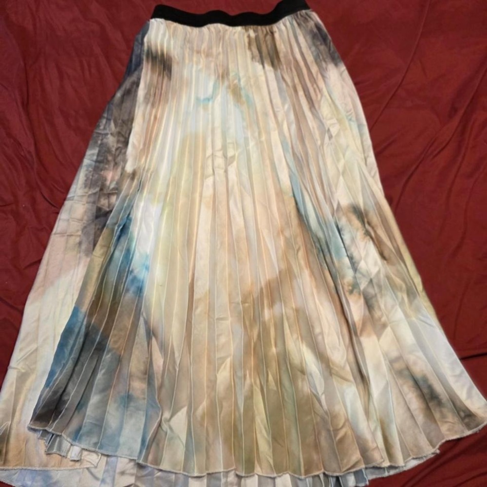 Flowy pleated‎ midi skirt from H&M